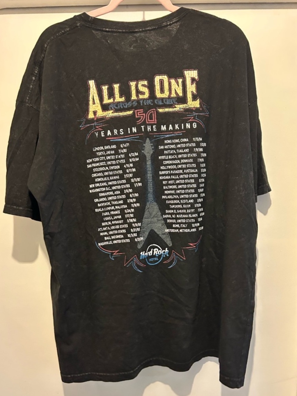 Hard Rock Cafe Biloxi 50th World Tour Graphic Tee Mens XL Black Vintage Wash NWT - Picture 3 of 4